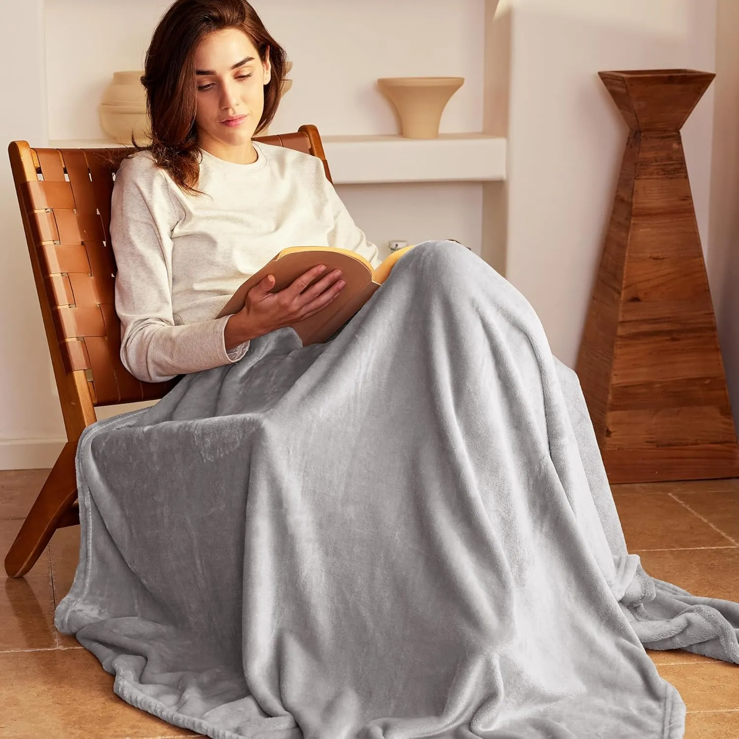 Exclusivo Mezcla Fleece Blanket Twin Size for Bed, Super Soft and Warm, All Season Use, Cozy, Plush, Lightweight, 60x80 Inches Light Grey