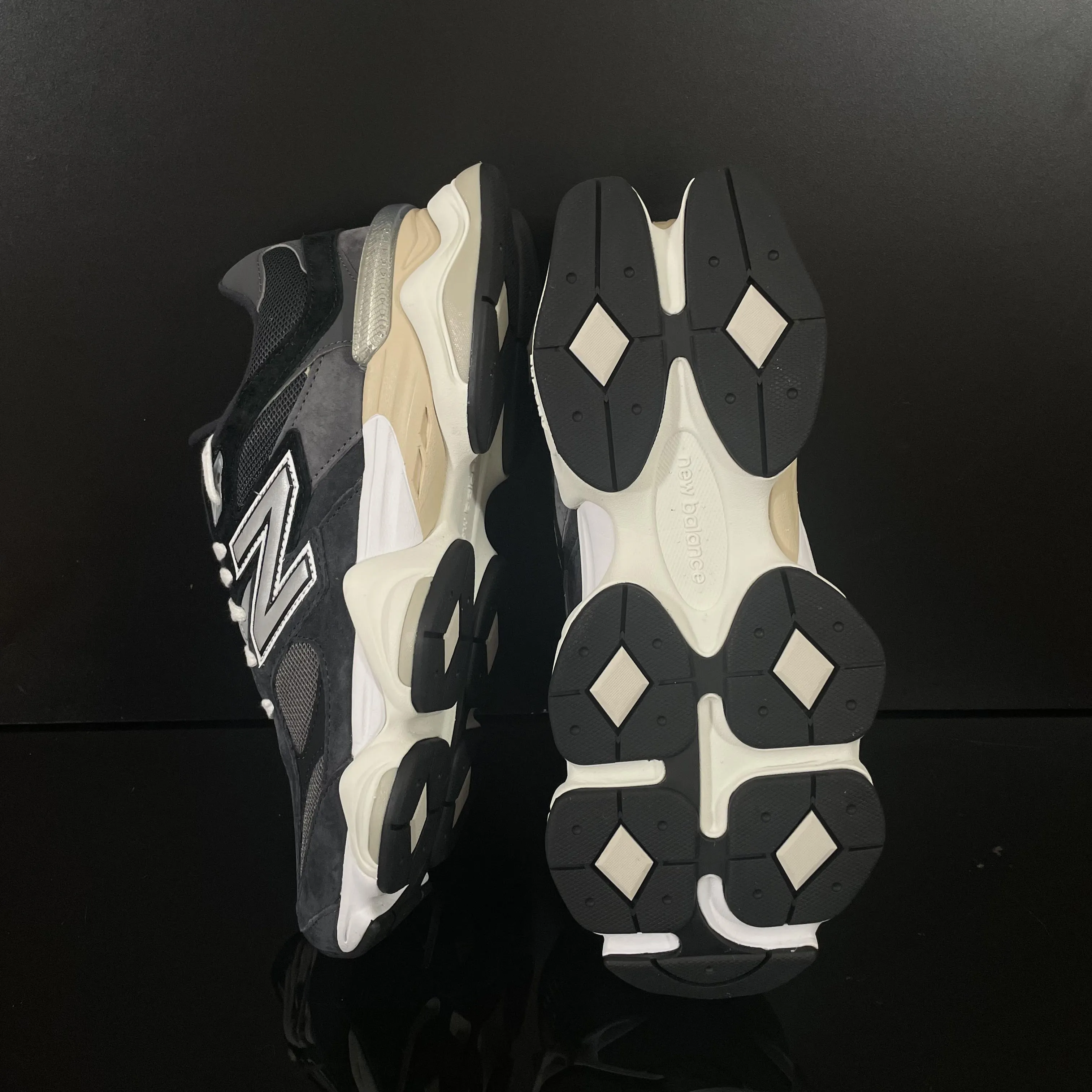 NEW BALANCE : New Balance 9060, Homme, Noir/ Blanc