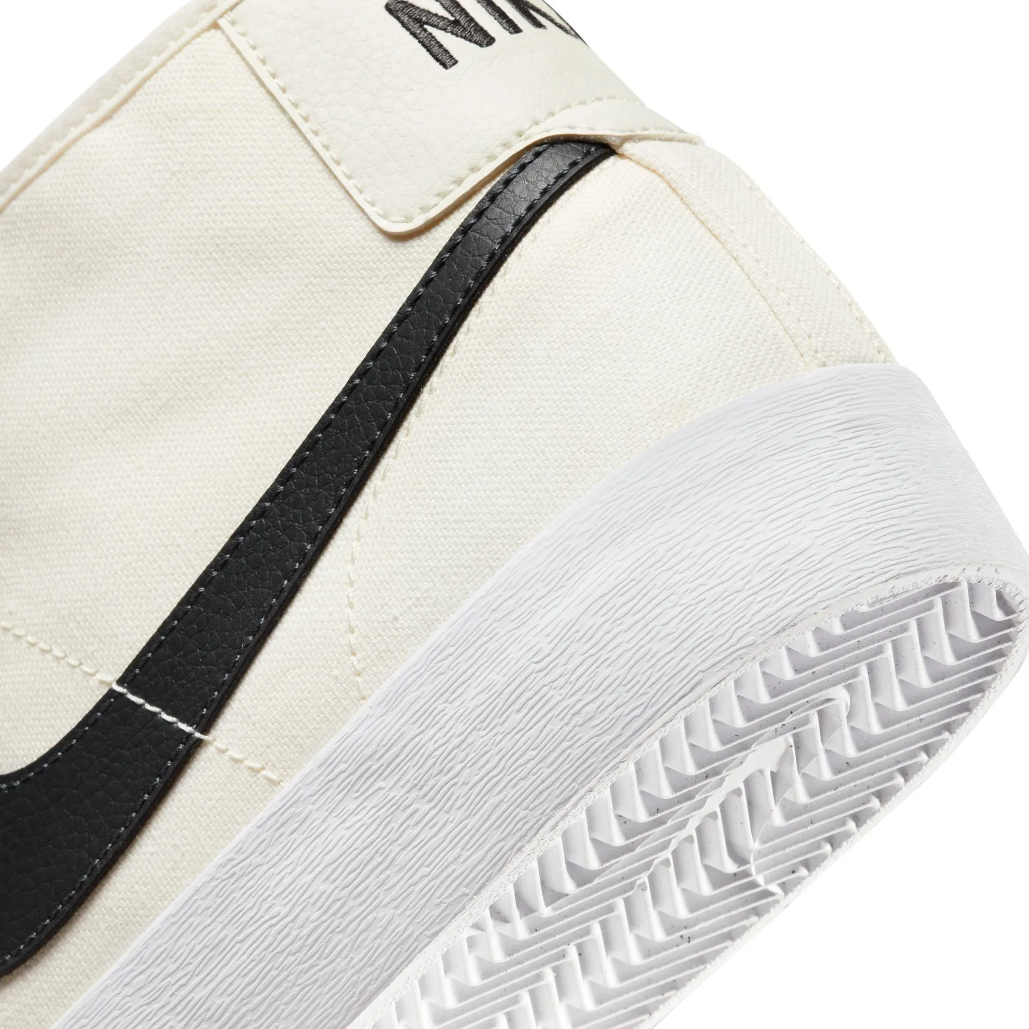 Nike SB Blazer Court Mid Skateboard Shoe - Sail/Anthracite-Sail-White